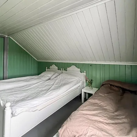 2 Bedroom Beautiful In Semesterbostad *