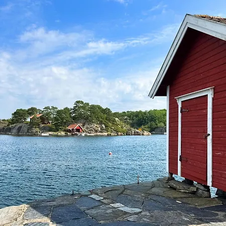 2 Bedroom Beautiful In Semesterbostad Hovag