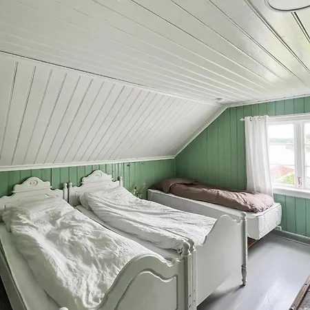 2 Bedroom Beautiful In Сasa de vacaciones